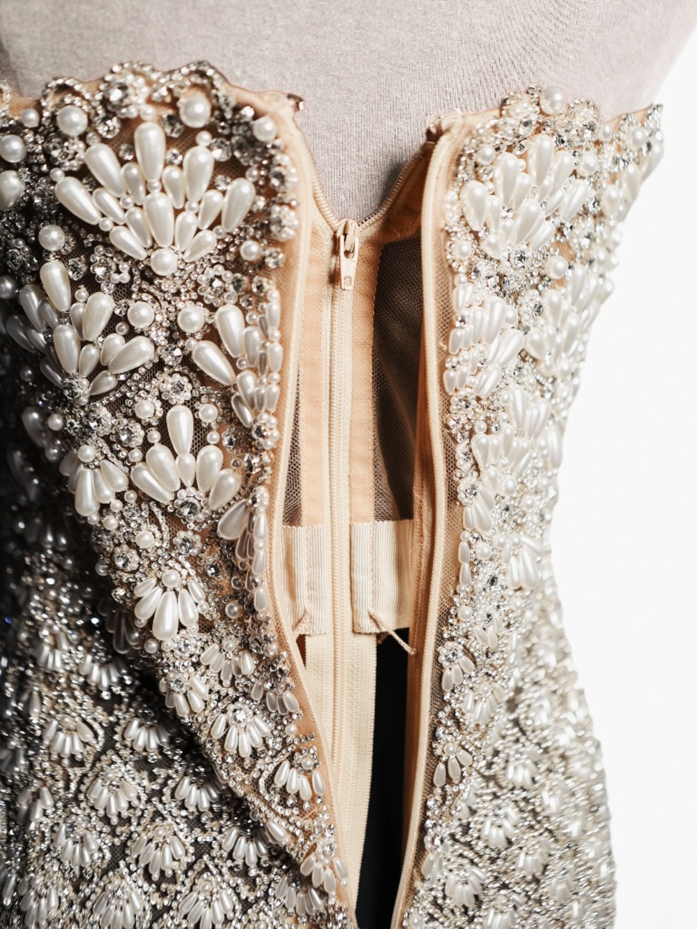OSCAR DE LA RENTA Pearl Embroidered Scallop Gown XS size 2/4 - Picture 7 of 12